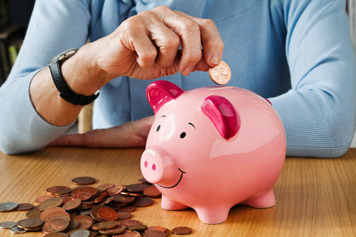 Eltern, sparen, Kinder, Weltspartag, Sparbuch, Bausparer, Familie, Geldbildung, Familienfinanzen, Geld, Sparschwein, Weltsparwochen