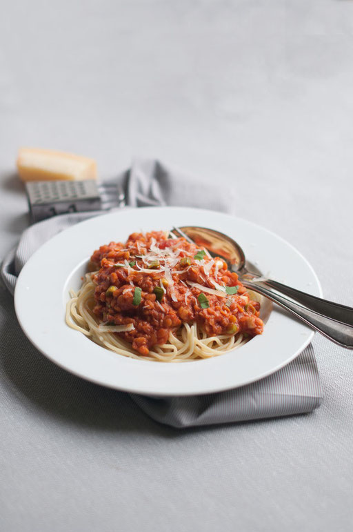 Linsenbolognese aus dem Thermomix, vegane Bolognese, Bolognese zu Nudeln oder Reis, Bolognese Linsen Frühlingszwiebeln Tomaten Thermomix