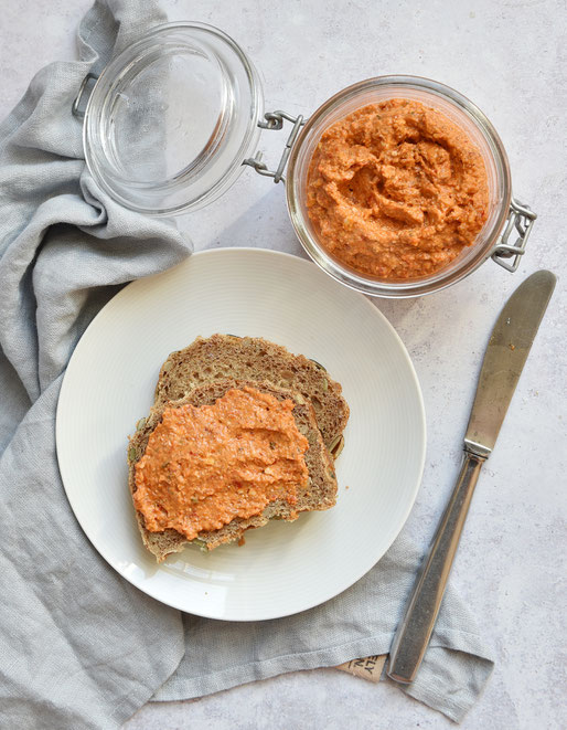 Dip aus Tomaten und Paprika mit Mandeln aus dem Thermomix