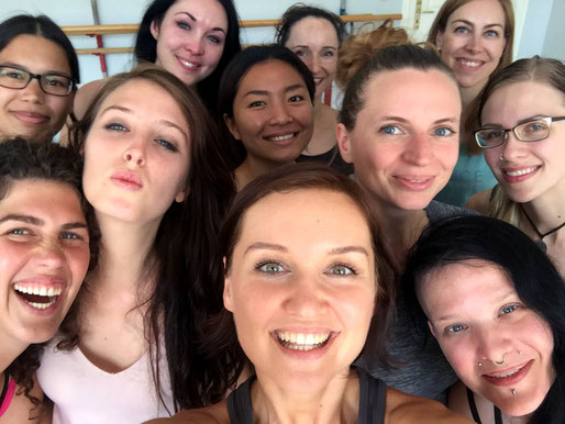 3. und leider auch letztes Training in Berlin! *Ich rechts am Rand als angehende Essence of Bellydance Lehrerin.*