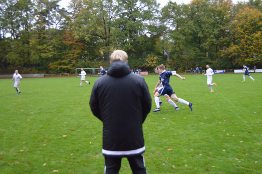 Der Trainer sieht es skeptisch: Mike Wahsner war mit dem Auftritt seines Teams nicht zufrieden