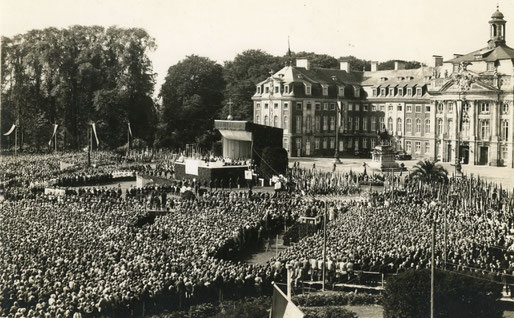 Abschlussveranstaltung des Katholikentages auf dem Schlossplatz