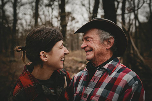 Beziehung mit Altersunterschied, Humor in Beziehung, Liebe, Fernbeziehung