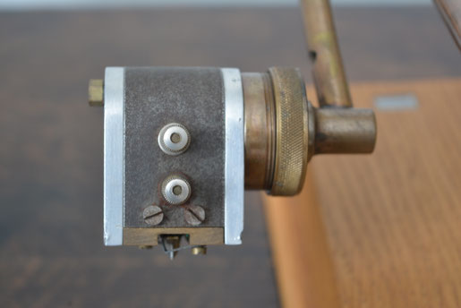 DAVEY pickup, rear mounted Audio hook up terminals