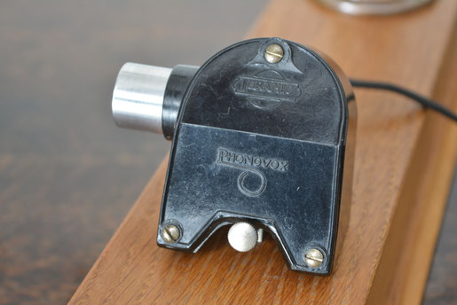 The 1929 version of the "Igranic Phonovox" pickup, Adopted by E.M.G.