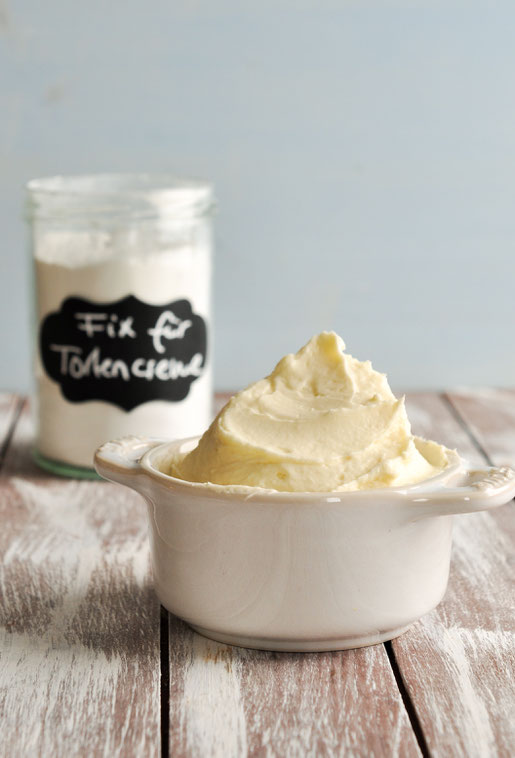 Tortencreme selber gemacht ruck zuck mit Sahne und Schmand und Fix für Tortencreme