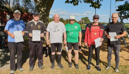 Kurt Büttler (2. v. l.), Christian Tauscher (3. v. l.) und Horst Weber (2. v. r.) bildeten ein starkes Team.