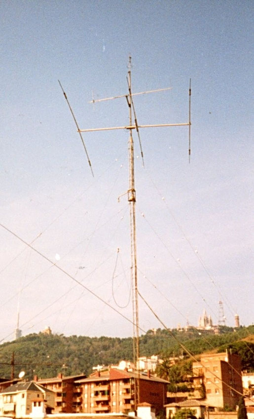 ESTA FUEN NUESTRA ANTENA DURANTE MUCHOS AÑOS, EN EL Pº DEL VALLE DE HEBRON, (BARCELONA)