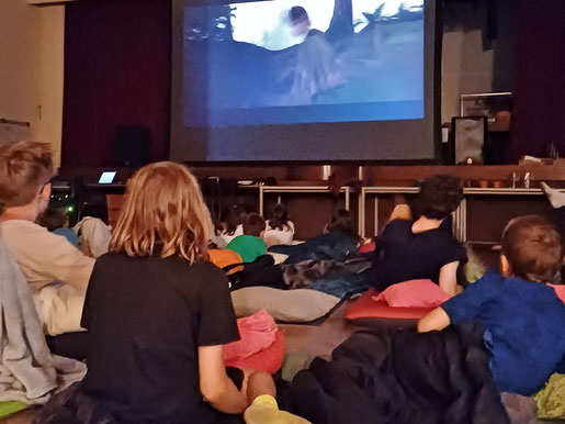 Filmschauen und Übernachtung für Kinder beim Jahresabschluss am 21./22.Juni 2025.