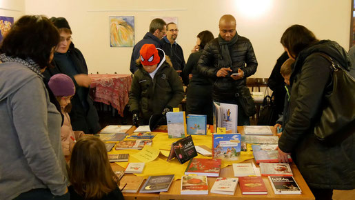 Die Buchausstellung am ersten Advent Wochenende bot wieder eine gute Auswahl an wertvollen Büchern für jung und alt.