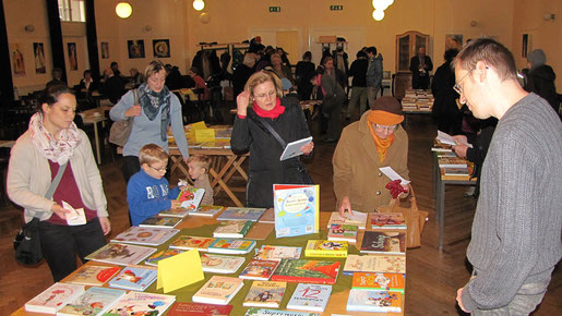 Die Buchausstellung am ersten Advent Wochenende bietet eine gute Auswahl für jung und alt.