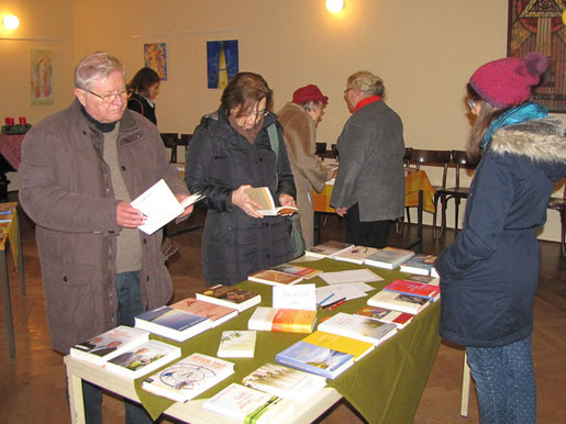 Die Buchausstellung am ersten Advent Wochenende bietet eine gute Auswahl für jung und alt.