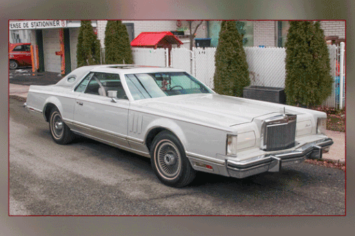 La Lincoln Continental Mark V 1977 de la photo de départ à l'oeuvre finale
