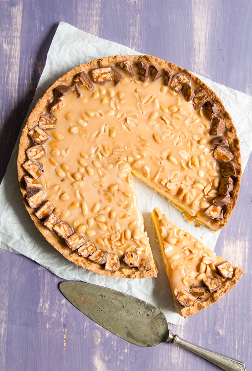 Käsekuchen mit Karamell und Erdnüsse à la Snickers, eine fantastische Kombination für alle Snickers und Käsekuchen Liebhaber