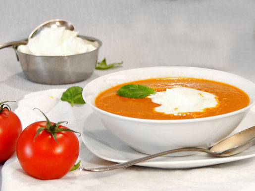 Tomaten Suppe mit Gin Sahne aus dem Thermomix vegan möglich