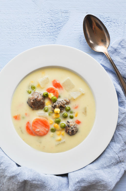 Wikingersuppe - Kartoffelsuppe mit Erbsen, Möhren, Mais, Kohlrabi und Bratwurstklößchen, vegetarisch, vegan machbar, Thermomix