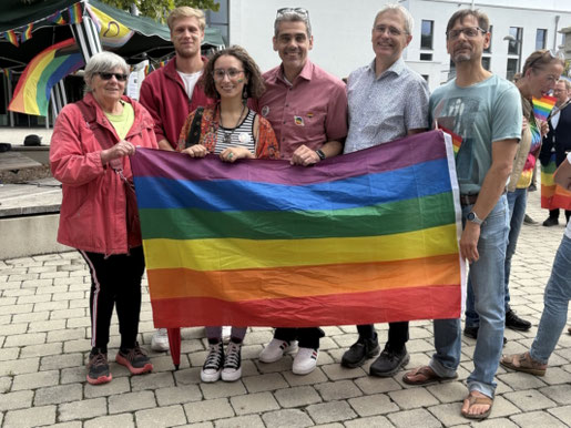 SPD-Landtagskandidatin Joana Stöhrer da Costa (dritte v.l.), Mirko Maier vom SPD-Ortsverein Unteres Wutachtal, SPD-Gemeinderat Alexander Sitter und Philipp Schmidt-Wellenburg vom SPD-KV