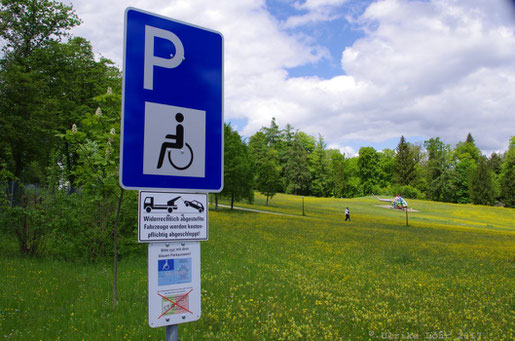 Parkplatz für Rollstuhlfahrer am Museum