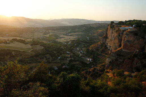 Natur in Andalusien, Stadt Ronda im Abendlicht, Roadtrip Andalusien