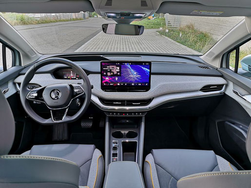 Cockpit des Skoda ENYAQ iV80