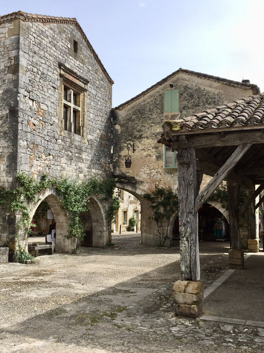 chateau terre vieille pecharmant monpazier bastide Périgord morand monteil dordogne