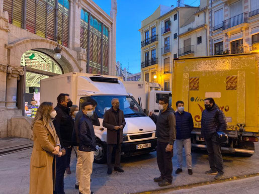 Populares Valencia con los vendedores del Mercat Central