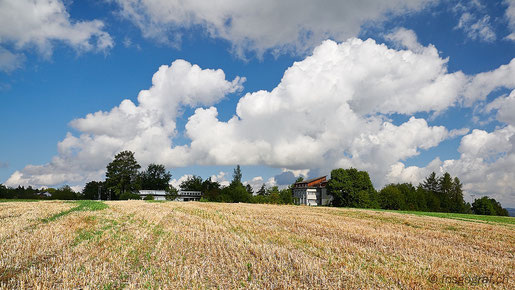 Der Polfilter verstärkt den Kontrast zwischen Himmel und Wolken