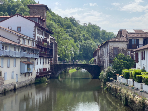 vista sul fiume e sul ponticello di Saint-Jean-pied-de-port