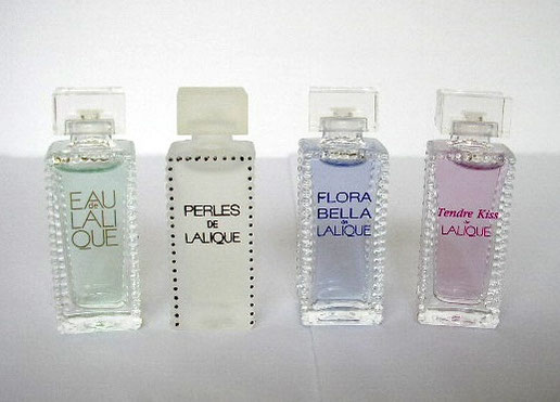 LALIQUE - COFFRET PERLES AVEC SES 4 MINIATURES : - EAU DE LALIQUE - PERLES DE LALIQUE - FLORA BELLA DE LALIQUE - TENDRE KISS DE LALIQUE
