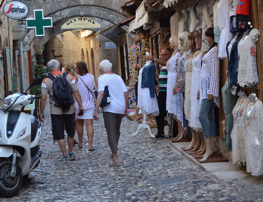 promenade dans Rhodes sur les cailloux (une bonne randonnée !!)