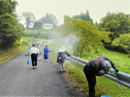 しめ縄づくりの集合写真(平成27年12月)しめ縄づくりの集合写真(平成27年12月)