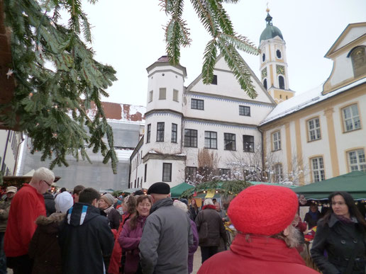Vor der Klosterkirche Ochsenhausen
