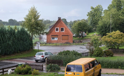 Simuliert wurde ein Brand im Erdgeschoss. Es waren drei Personen im Haus.