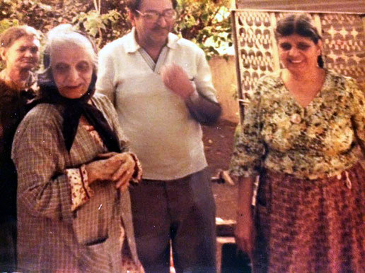 ( R - L ) Manu, Sam Kerawala, Gaimai Jessawala & unknown lady - Courtesy of Raine Eastman-Gannett