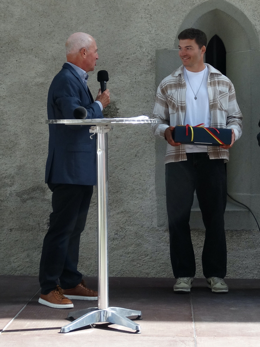 Allessio Migiano im Sommer 2025 bei einer Ehrung durch den Gemeinderat (Bild: buebikernews)