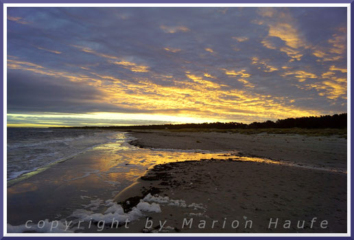 Beeindruckender Sonnenaufgang an einem Januarmorgen am Prerower Nordstrand.