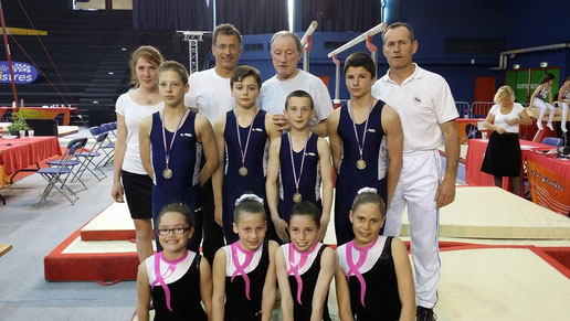 Madyson, Ilona, Siane Lisa,  Eliot, Pierre, Alexian, Dorian et les entraineurs et juges  Louise, Oliver, Mihai, Eric