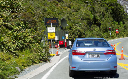 Warten vor dem Homer Tunnel auf der Milford Road