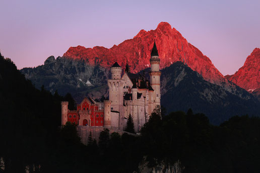 Schloss Neuschwanstein beim Sonnenaufgang, Urlaub in Bayern
