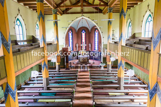 Heirat in der Kirche Cumlosen. Hochzeit in der Burg Lenzen. Hochzeitsfotograf aus Wittenberge (Prignitz).