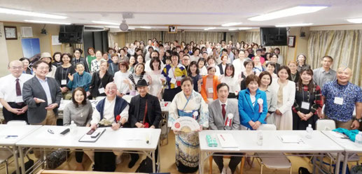 ホメオパシーの学術大会の参加者と共に記念撮影
