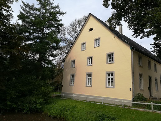 Fassadenanstrich außen mit Gerüstbau in Lennestadt im Kreis Olpe
