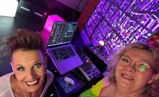Logo Ela und Mo Karaoke Düsseldorf