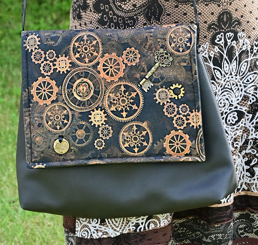Sac à main steampunk, rétro, engrenages et clé, simili cuir noir fait main l'Arche de Jessica