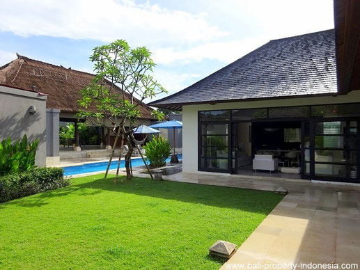 Spacious villa with leasehold contract for sale located at the West side of Sanur.