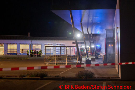 Feuerwehr, Blaulicht, BFKDO Baden, Brand, Geschäft, Einbruch, Oberwaltersdorf
