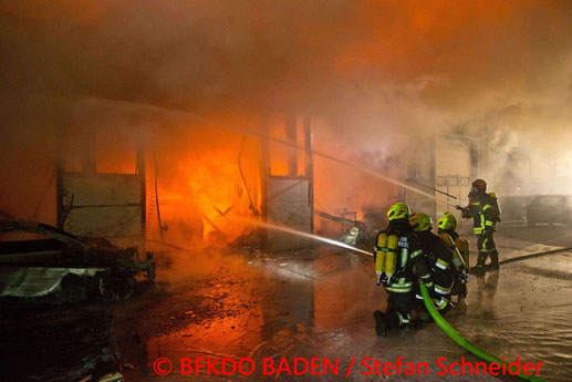 Feuerwehr, Blaulicht, Brand, Silo, Sooß, Stickstoff, BFKDO Baden