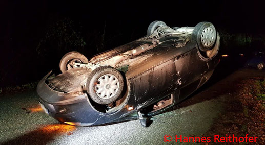 Feuerwehr; Blaulicht; FF Krumbach; PKW; Überschlag; Unfall;