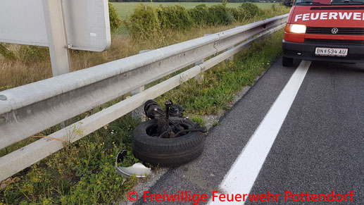 Feuerwehr, Blaulicht, BFKDO Baden, FF Pottendorf, Unfall, A3
