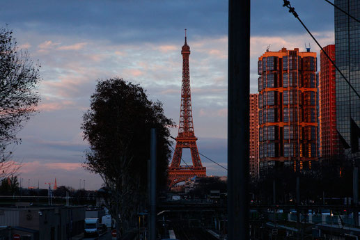 Eiffel Tower sunset, Paris at sundown, traveling Paris